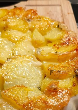 Une photo de Tarte tatin pommes de terre et Comté