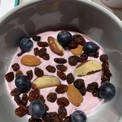 A picture of Cherry yogurt breakfast.