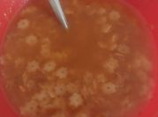 Una foto de tomate cebolla pasta
