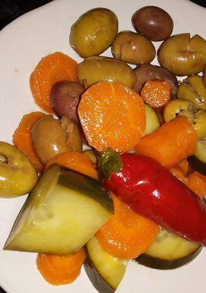 صورة لوصفة مخلل الخضر والزيتون 😋😋