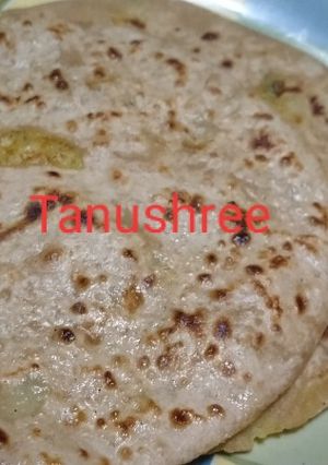 A picture of Aloo ka paratha.