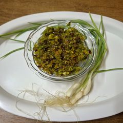 A picture of Green garlic chutney.