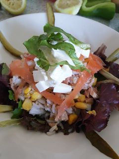 Una foto de Ensalada de arroz con Atún y Salmón ahumado