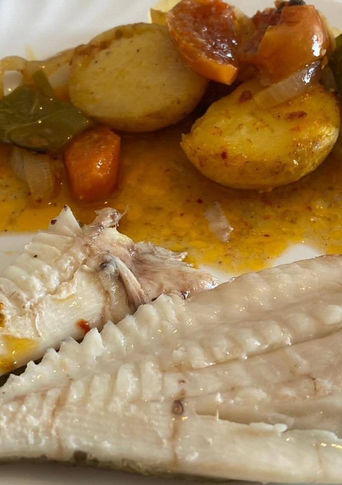 Una foto de Gallo de San Pedro al horno
