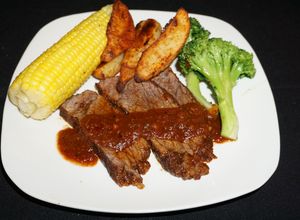 Una foto de Tapapecho asado con salsa barbacoa casera. Jon Style