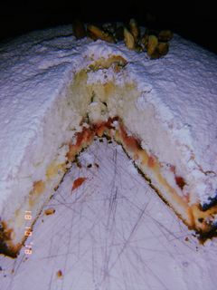 Una foto de Bizcochuelo 1234 de Limón con Relleno de Lemon Pie y Frutillas