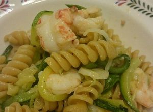 Foto de Fusilli com camarão e abobrinha