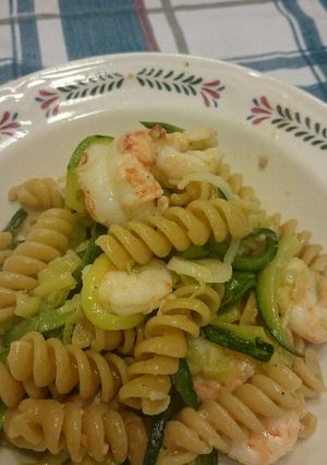 Foto de Fusilli com camarão e abobrinha