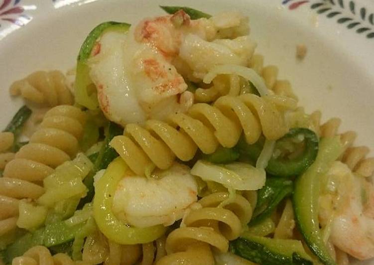 Fusilli com camarão e abobrinha - Tudogosreceitas