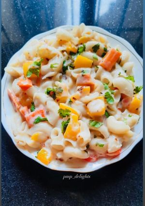 A picture of White Sauce Pasta.