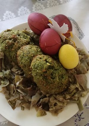 Foto di Sformatini pasquali,carciofi e uova colorate