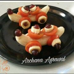 A picture of Moving Banana Car fruit decoration.