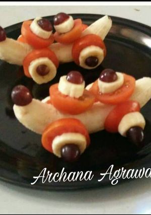 A picture of Moving Banana Car fruit decoration.