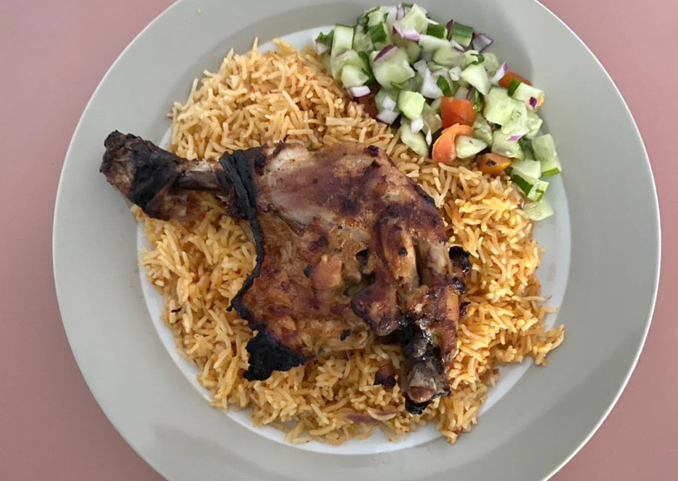 Nasi Jollof, Ayam Panggang, Salad Ketimun