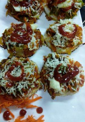 A picture of Cheesy pizza shots.