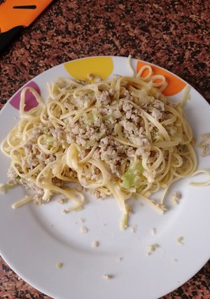 Una foto de Tallarines con col y picada de cerdo