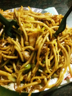 वेज चाउमीन (Veg Chowmein recipe in Hindi) रेसिपी मुख्य फोटो