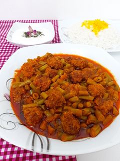 عکسی از دستور خورشت لوبیا سبز با گوشت قلقلی