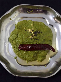 புதினா மல்லி சட்னி (pudina malli chutni recipe in Tamil) செய்முறை முக்கிய புகைப்படம்