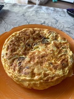 Una foto de Tortilla de patatas con cebolleta