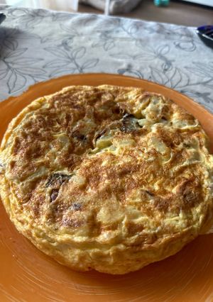Una foto de Tortilla de patatas con cebolleta