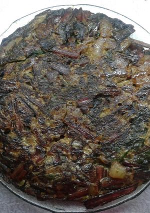 Una foto de Tortilla de hojas de remolacha