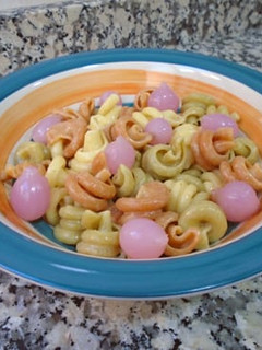 Una foto de Ensalada de pasta con salsa agridulce de sésamo