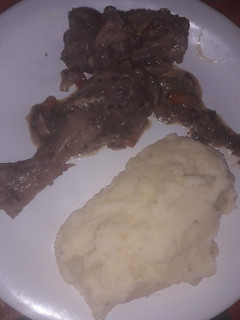 Una foto de Pollo a la cacerola con puré