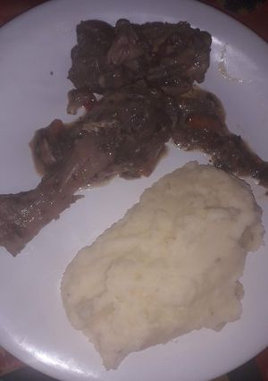 Una foto de Pollo a la cacerola con puré
