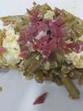 Revuelto de tagarnina en pimentón, con tiritas de jamón
