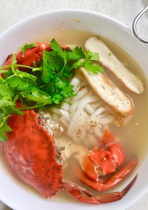 Hình của món Bánh canh cua và cách làm sợi bánh canh từ bột lọc.