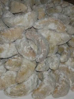 Una foto de Galletas deliciosas con forma de luna /comida de Marruecos