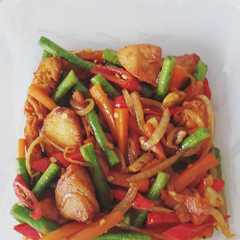 A picture of Ayam kunyit ala thai / ala malaysia sederhana untuk anak kost.