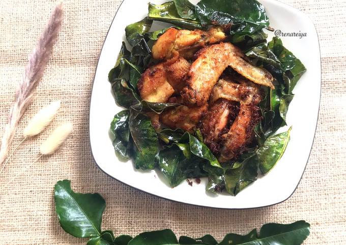 Resep Ayam Daun Jeruk oleh Rena Andini - Cookpad