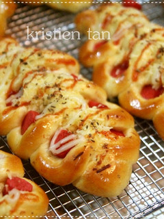 Foto resep Roti Sosis Caterpillar menggunakan Tang Zhong/Water Roux