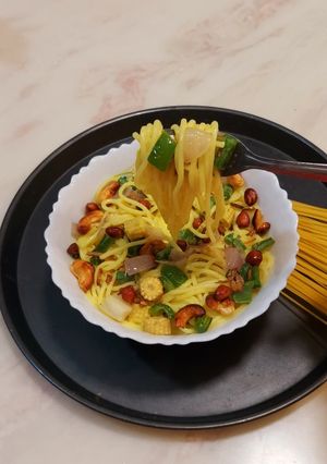 કોકોનટ મિલ્ક સ્પેગેટી (Coconut Milk Spaghetti Recipe In Gujarati) રેસીપી મુખ્ય ફોટો