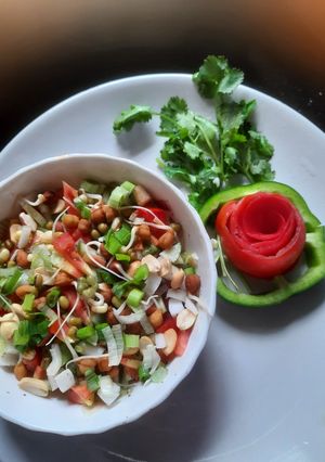 স্প্রাউট স্যালাড রেসিপি(Sprouts salad recipe in bengali) রেসিপির প্রধান ছবি