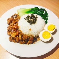 A picture of Taiwanese braised pork rice.