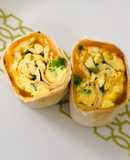 Burrito de huevos revueltos con puerro y queso