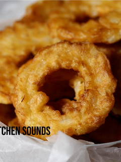 A picture of "Onion rings" from chopped onions! 😱.