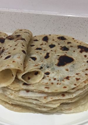 A picture of 5 ingredients Rotis.