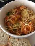 Spaghettis con salmón y queso feta