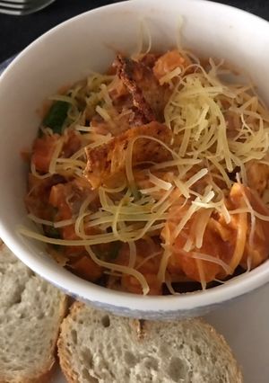 Una foto de Spaghettis con salmón y queso feta