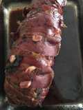 Peceto al Malbec relleno de ciruelas y panceta