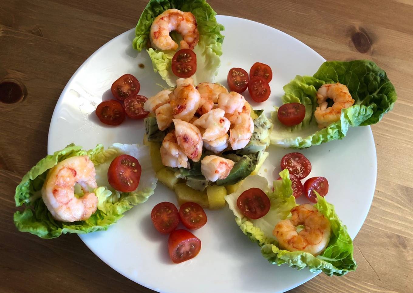 Tartar de langostinos, aguacate y piña