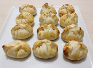 Una foto de Knishes de Papa y cebolla