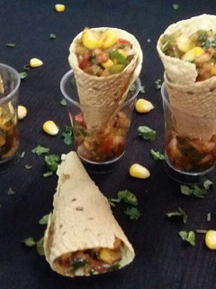 मसाला पापड़ शॉर्ट्स(Masala papad shots recipe in Hindi) रेसिपी मुख्य फोटो