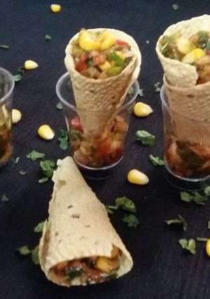 मसाला पापड़ शॉर्ट्स(Masala papad shots recipe in Hindi) रेसिपी मुख्य फोटो