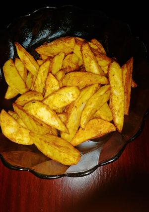 A picture of Baked potato wedges.