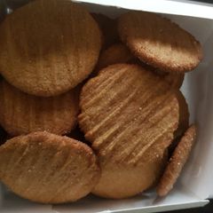 A picture of Ginger Biscuits.
